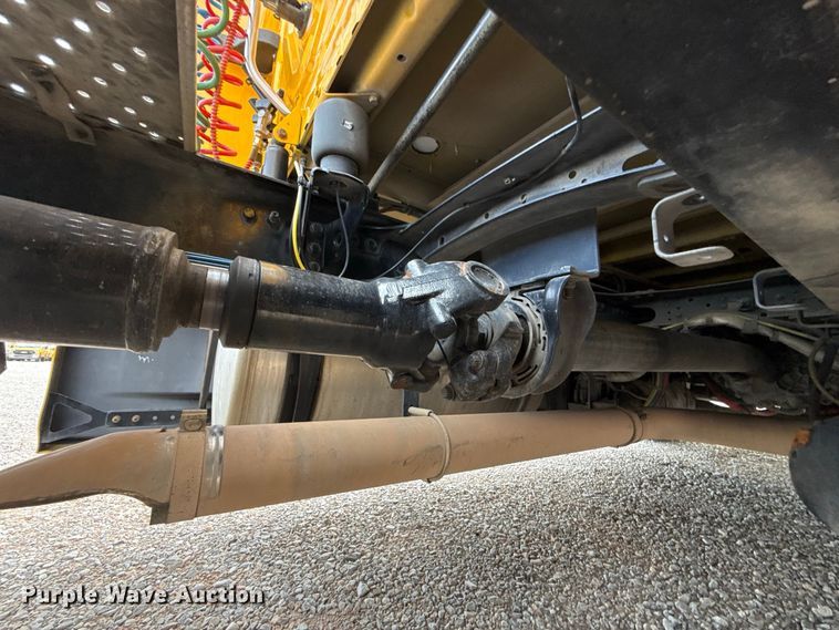 image for item FC4228 2021 Freightliner Cascadia 126 semi truck