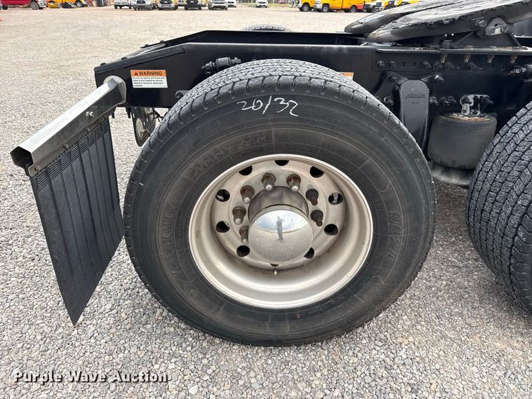 image for item FC4228 2021 Freightliner Cascadia 126 semi truck