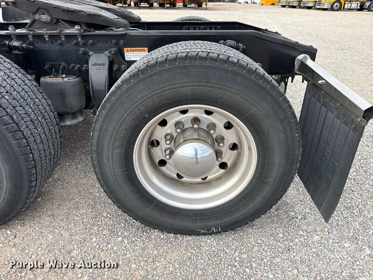 image for item FC4228 2021 Freightliner Cascadia 126 semi truck