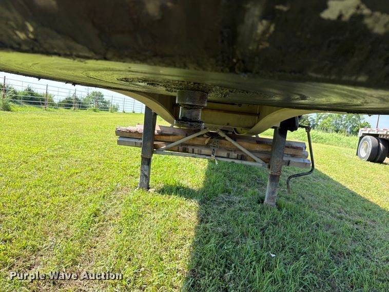 image for item FH6181 2007 Reinke flatbed trailer