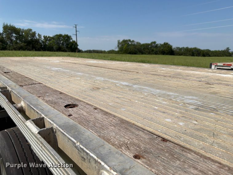 image for item FH6181 2007 Reinke flatbed trailer