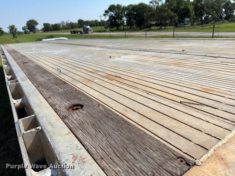 image for item FH6181 2007 Reinke flatbed trailer