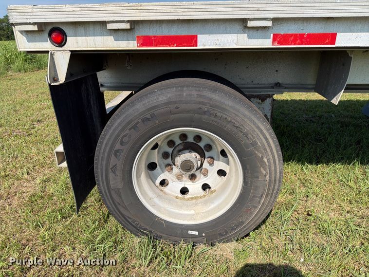 image for item FH6181 2007 Reinke flatbed trailer
