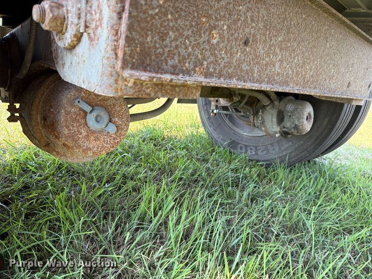 image for item FH6181 2007 Reinke flatbed trailer