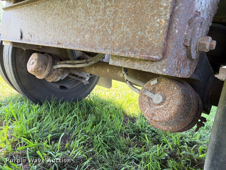 image for item FH6181 2007 Reinke flatbed trailer
