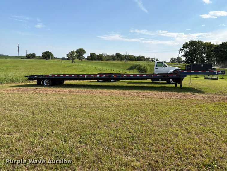 image for item FH6286 2011 Landoll flatbed trailer