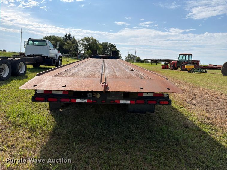 image for item FH6286 2011 Landoll flatbed trailer