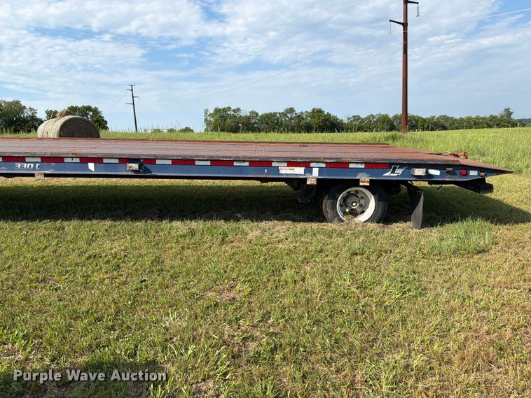 image for item FH6286 2011 Landoll flatbed trailer