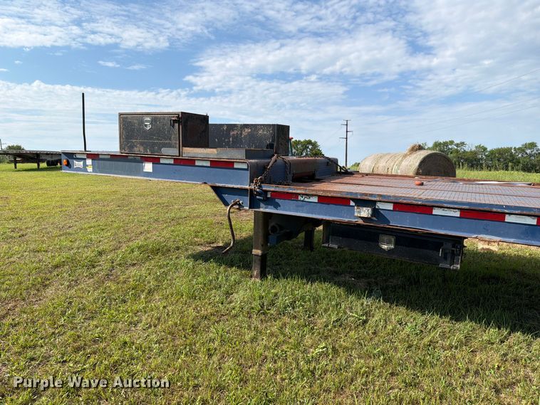 image for item FH6286 2011 Landoll flatbed trailer