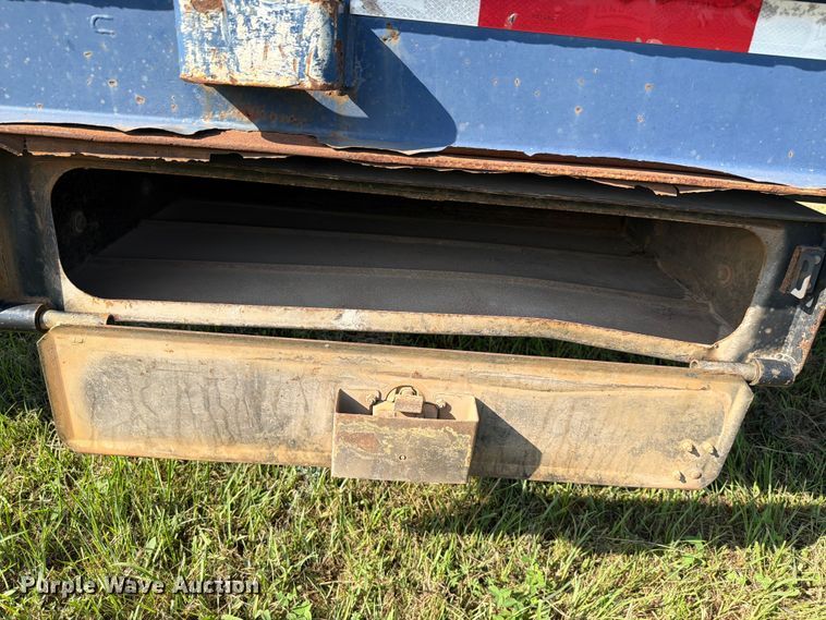 image for item FH6286 2011 Landoll flatbed trailer