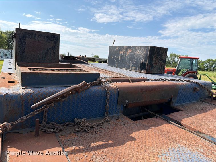 image for item FH6286 2011 Landoll flatbed trailer