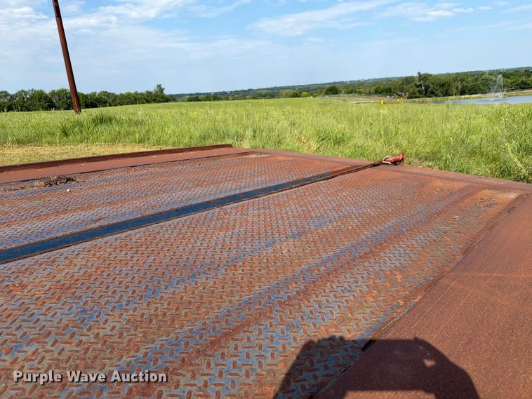 image for item FH6286 2011 Landoll flatbed trailer