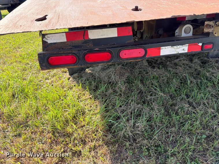 image for item FH6286 2011 Landoll flatbed trailer