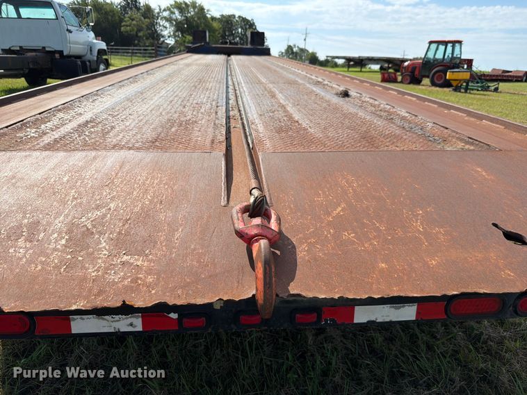 image for item FH6286 2011 Landoll flatbed trailer