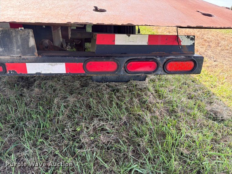 image for item FH6286 2011 Landoll flatbed trailer