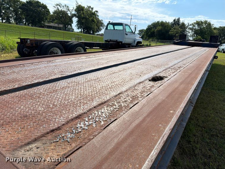 image for item FH6286 2011 Landoll flatbed trailer