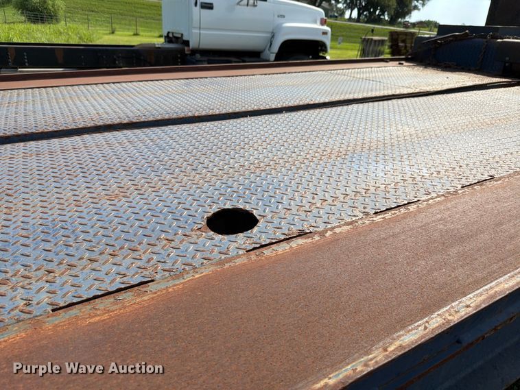 image for item FH6286 2011 Landoll flatbed trailer