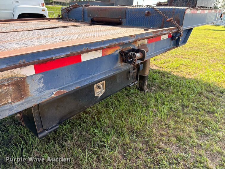 image for item FH6286 2011 Landoll flatbed trailer