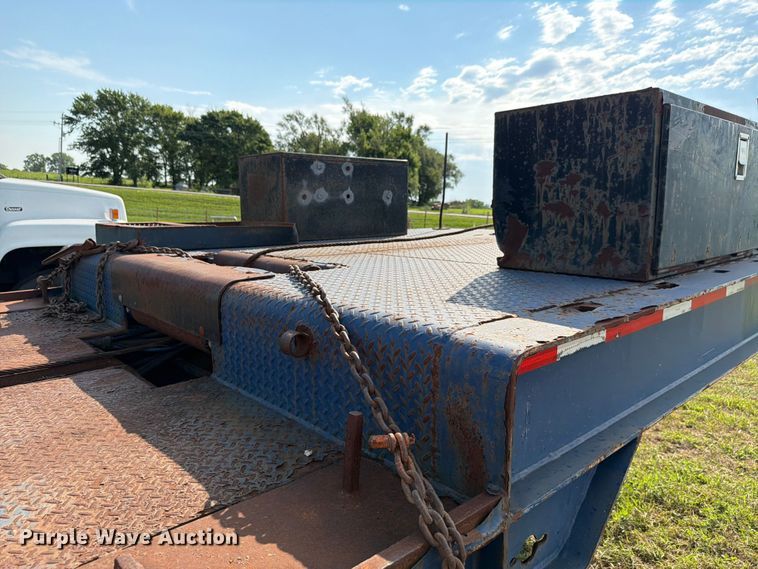 image for item FH6286 2011 Landoll flatbed trailer