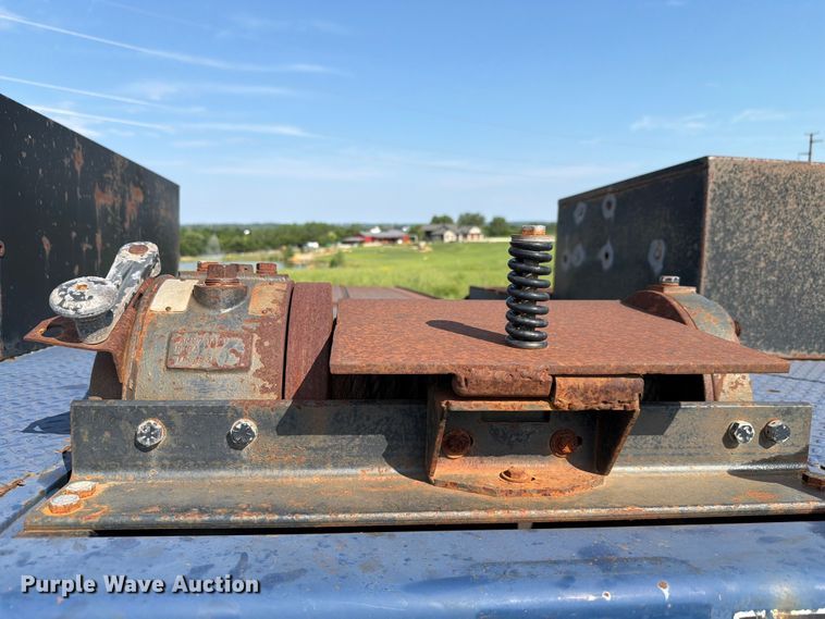 image for item FH6286 2011 Landoll flatbed trailer