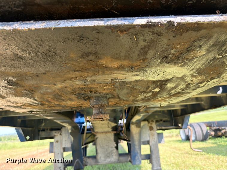 image for item FH6286 2011 Landoll flatbed trailer