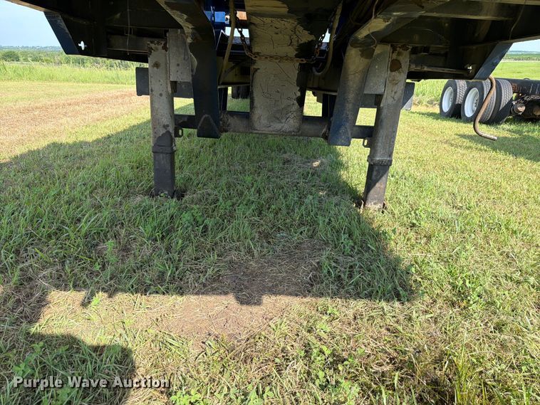 image for item FH6286 2011 Landoll flatbed trailer