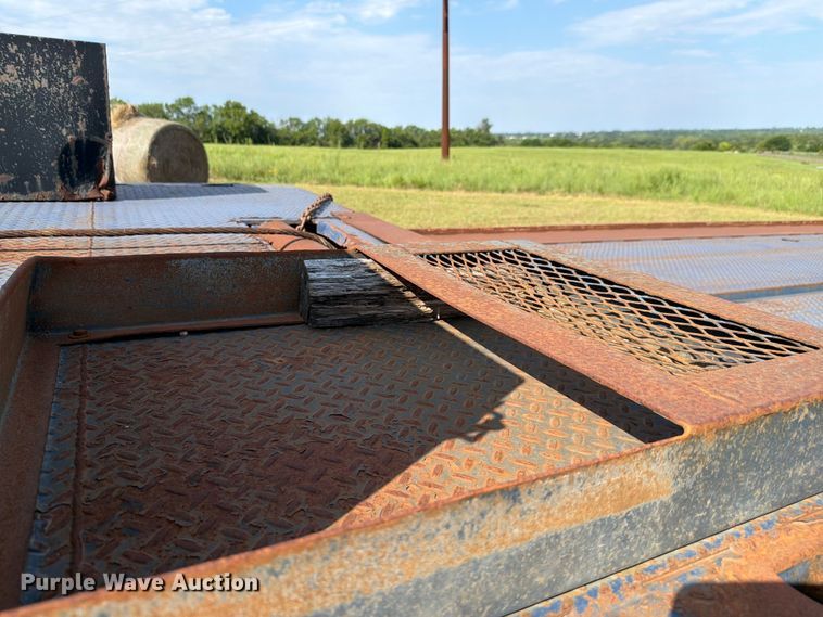 image for item FH6286 2011 Landoll flatbed trailer