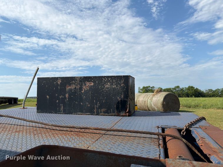 image for item FH6286 2011 Landoll flatbed trailer