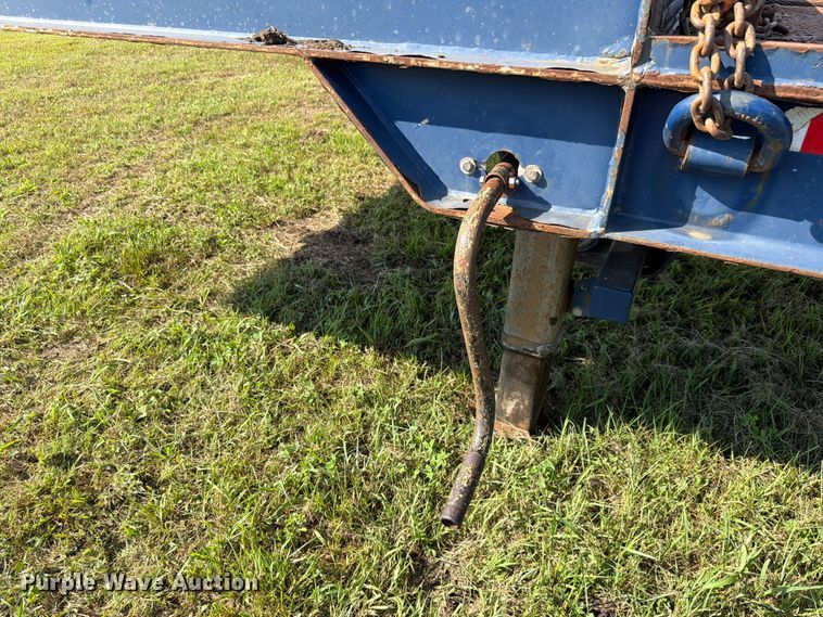 image for item FH6286 2011 Landoll flatbed trailer