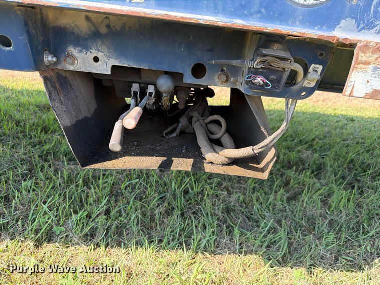 image for item FH6286 2011 Landoll flatbed trailer