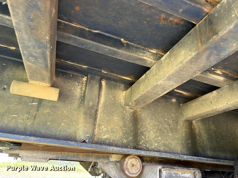 image for item FH6286 2011 Landoll flatbed trailer