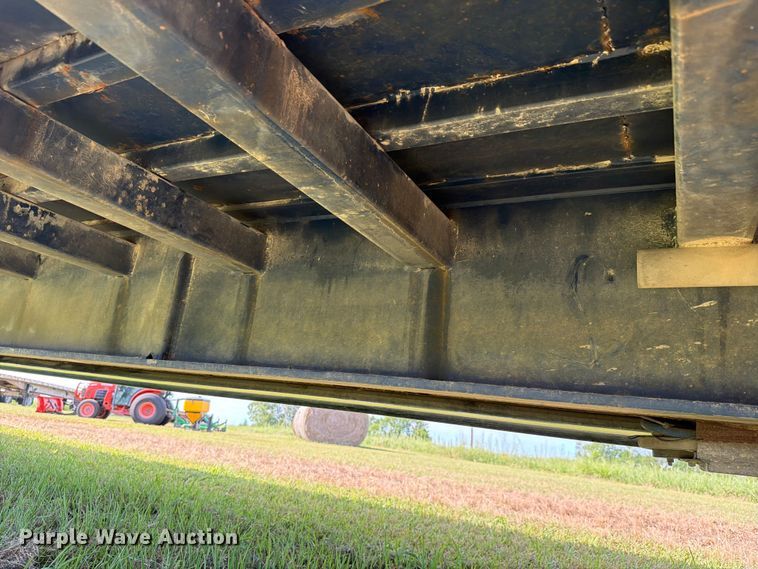 image for item FH6286 2011 Landoll flatbed trailer