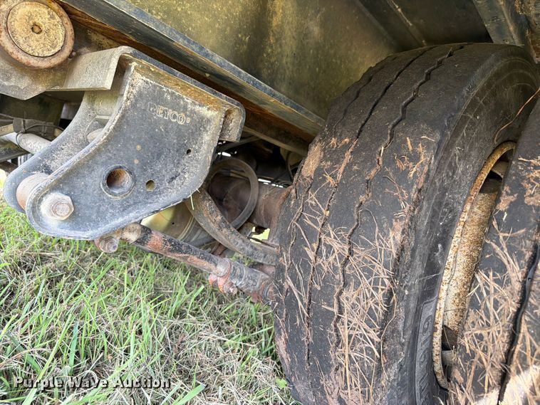 image for item FH6286 2011 Landoll flatbed trailer