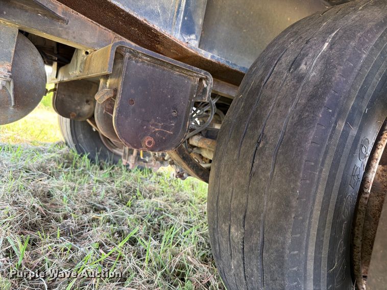 image for item FH6286 2011 Landoll flatbed trailer