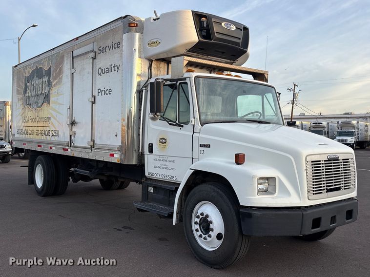 image for item FH7525 2003 Freightliner FL70 refrigerated truck
