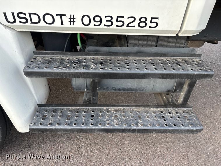 image for item FH7525 2003 Freightliner FL70 refrigerated truck