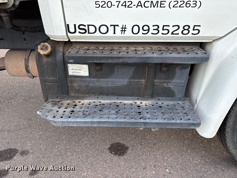 image for item FH7525 2003 Freightliner FL70 refrigerated truck