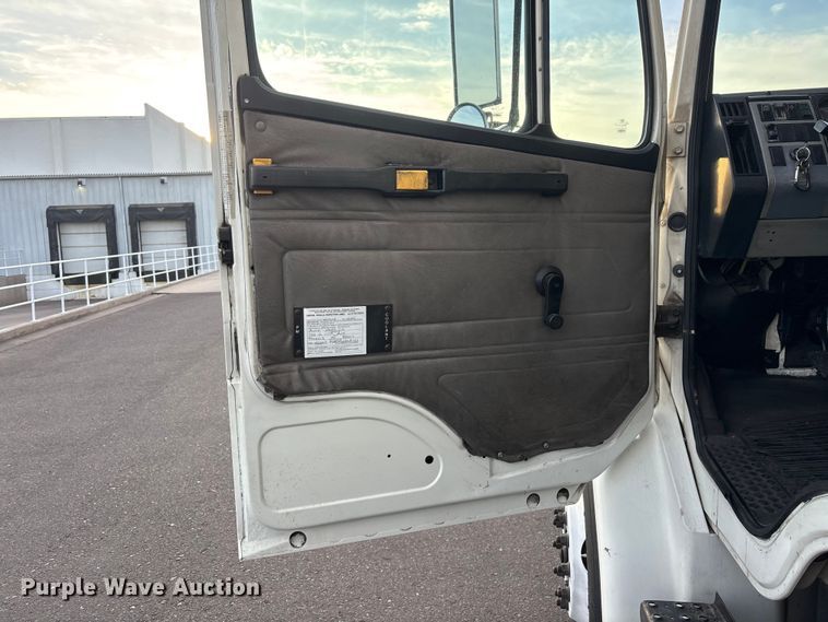 image for item FH7525 2003 Freightliner FL70 refrigerated truck
