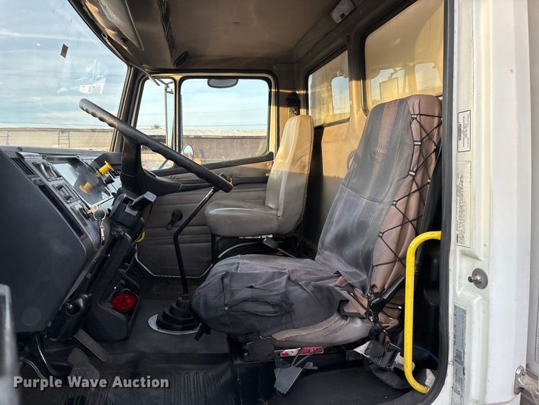 image for item FH7525 2003 Freightliner FL70 refrigerated truck