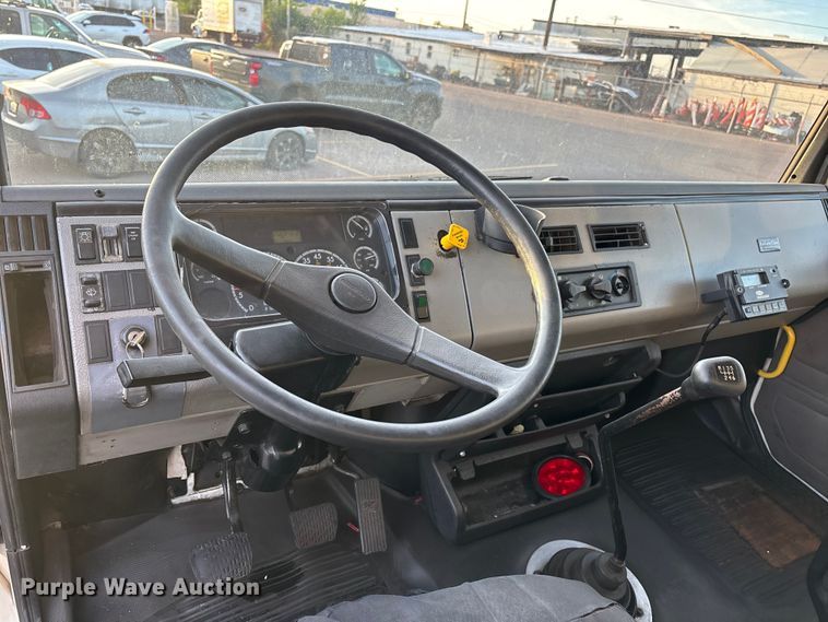 image for item FH7525 2003 Freightliner FL70 refrigerated truck