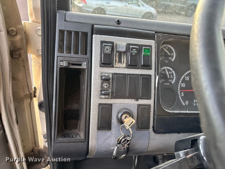 image for item FH7525 2003 Freightliner FL70 refrigerated truck