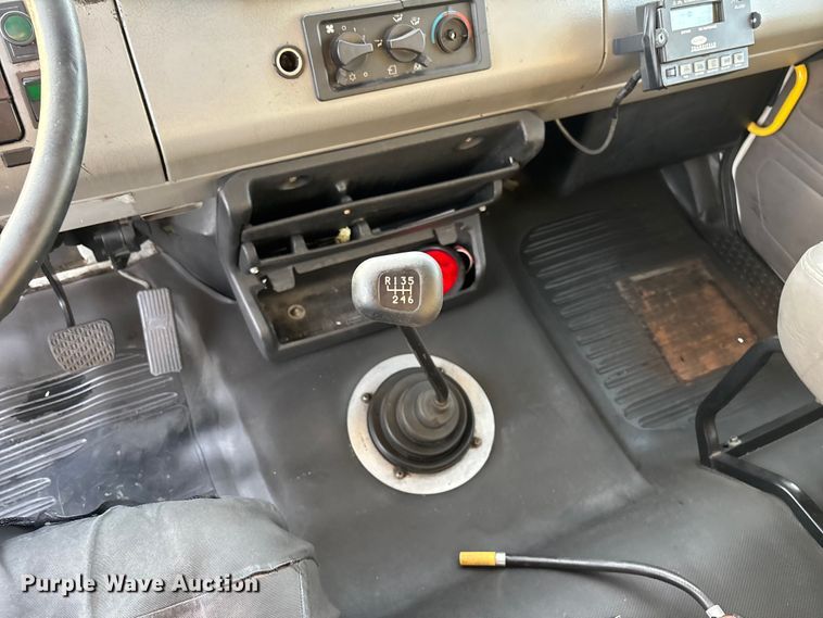 image for item FH7525 2003 Freightliner FL70 refrigerated truck