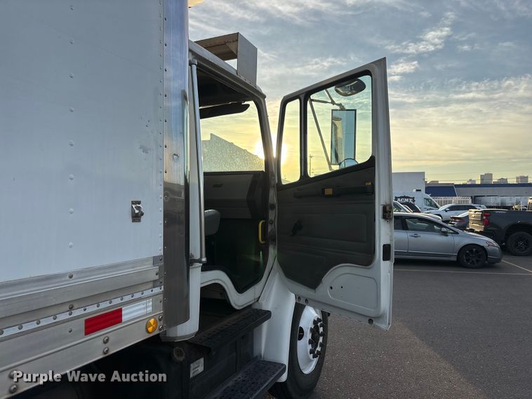 image for item FH7525 2003 Freightliner FL70 refrigerated truck