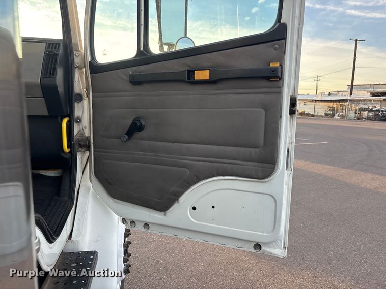 image for item FH7525 2003 Freightliner FL70 refrigerated truck