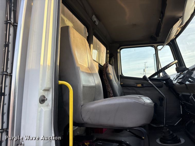 image for item FH7525 2003 Freightliner FL70 refrigerated truck