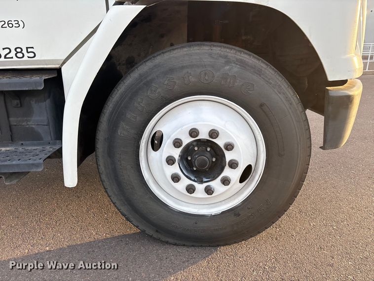 image for item FH7525 2003 Freightliner FL70 refrigerated truck