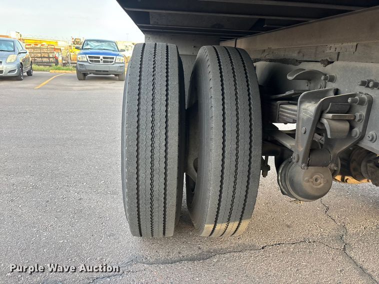 image for item FH7525 2003 Freightliner FL70 refrigerated truck