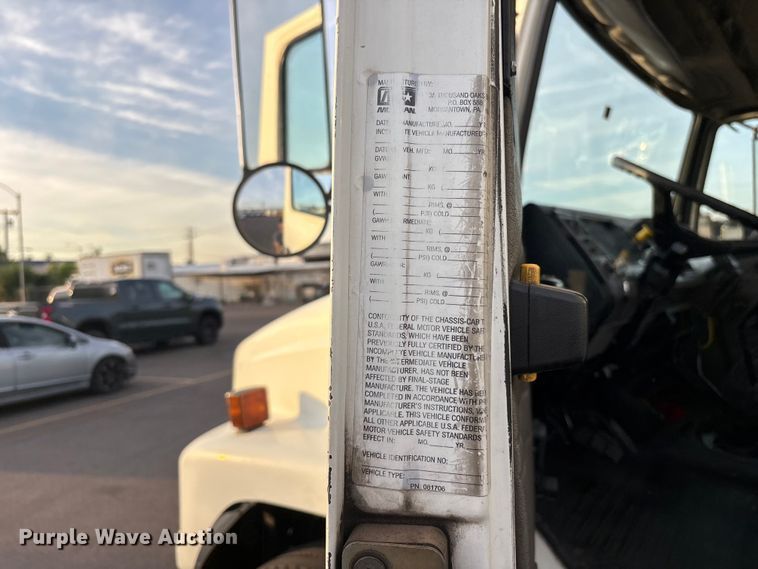 image for item FH7525 2003 Freightliner FL70 refrigerated truck