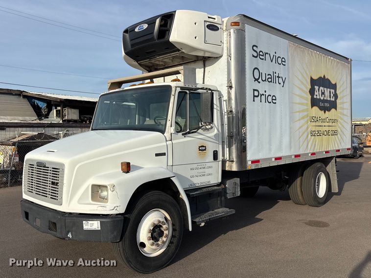 2000 Freightliner FL70 refrigerated truck