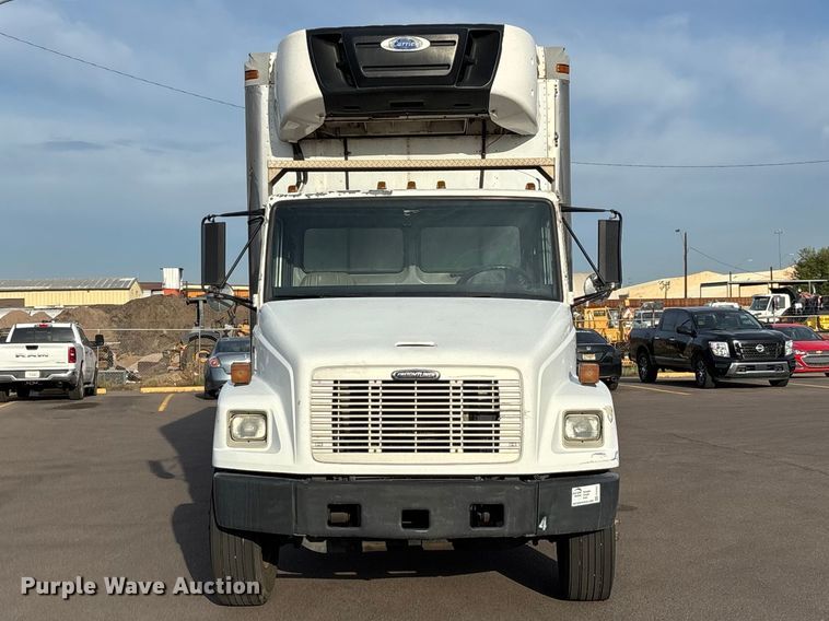 image for item FH7527 2000 Freightliner FL70 refrigerated truck